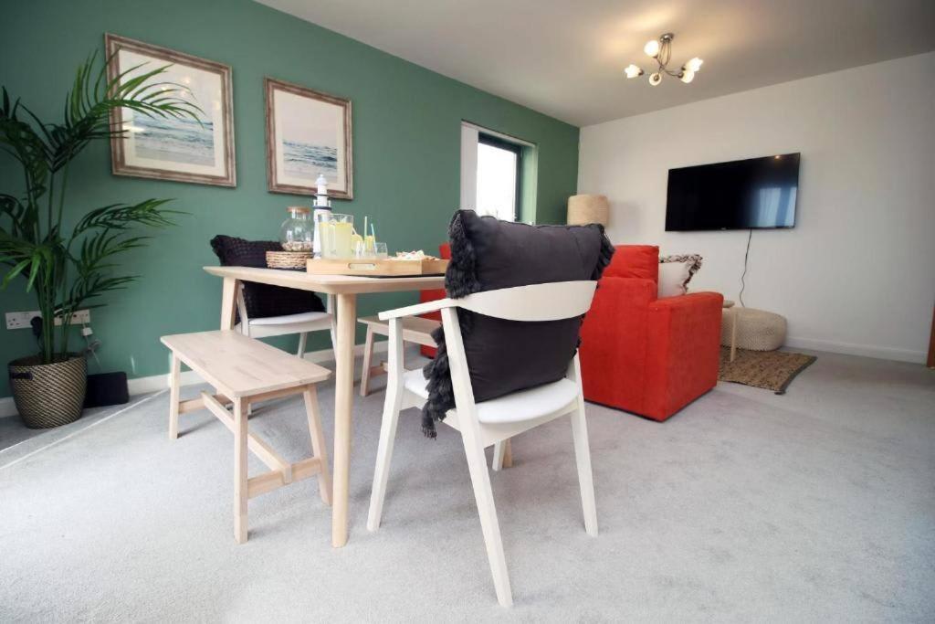 The Observatory By Mia Living 2 Bedroom Apartment Overlooking Swansea Beach With Free Parking Buitenkant foto